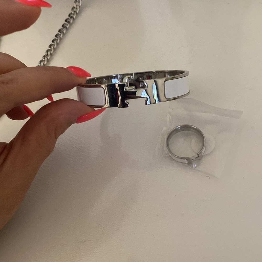 White and silver H bracelet and ring